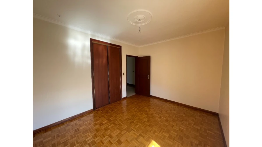 Moradia T4 para Venda em Grade e Carralcova Foto 13