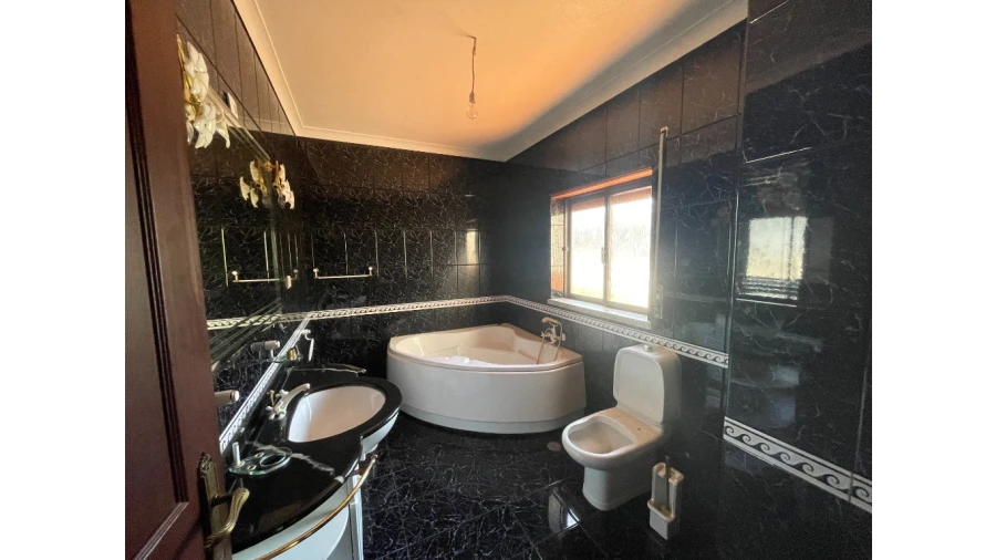 Moradia T4 para Venda em Grade e Carralcova Foto 14