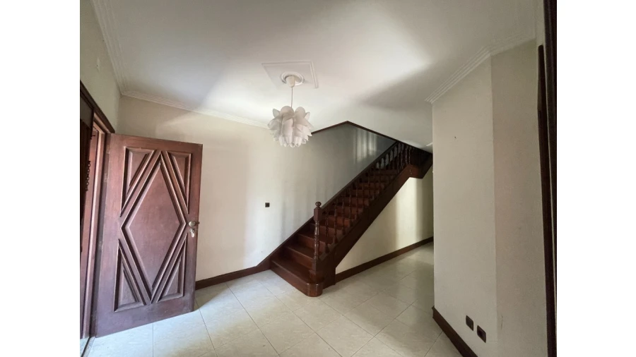 Moradia T4 para Venda em Grade e Carralcova Foto 3