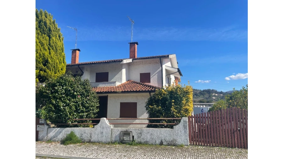 Moradia T4 para Venda em Grade e Carralcova Foto 1