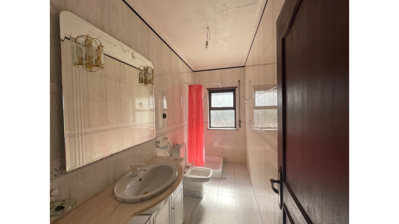 Moradia T4 para Venda em Grade e Carralcova Foto 5