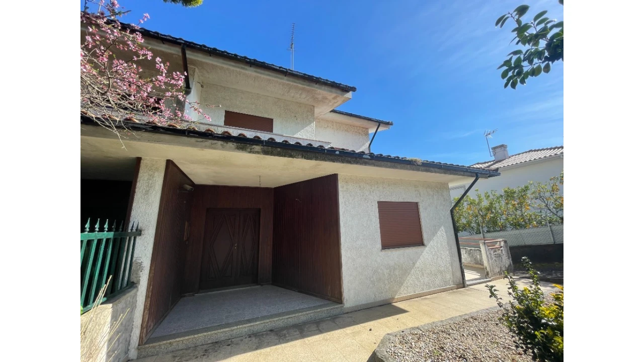 Moradia T4 para Venda em Grade e Carralcova Foto 2
