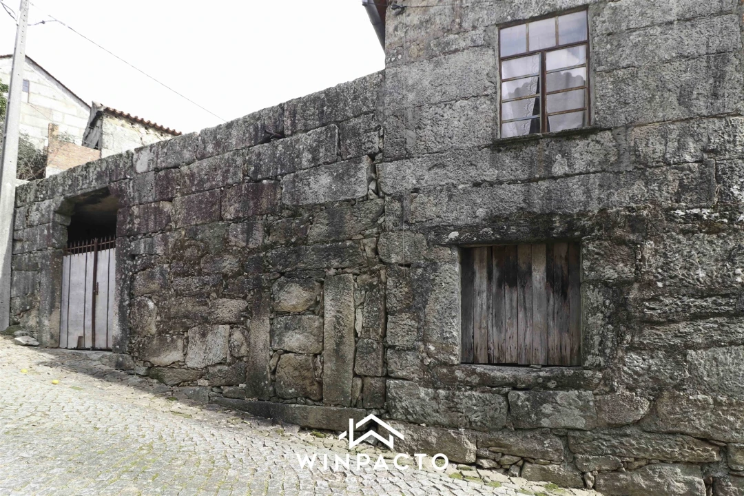 Moradia T4 para Venda em Senhorim Foto 44