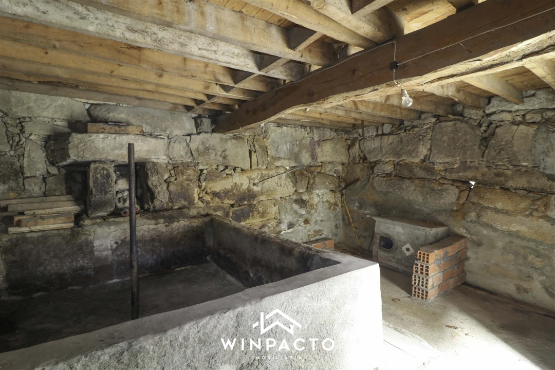 Moradia T4 para Venda em Senhorim Foto 5