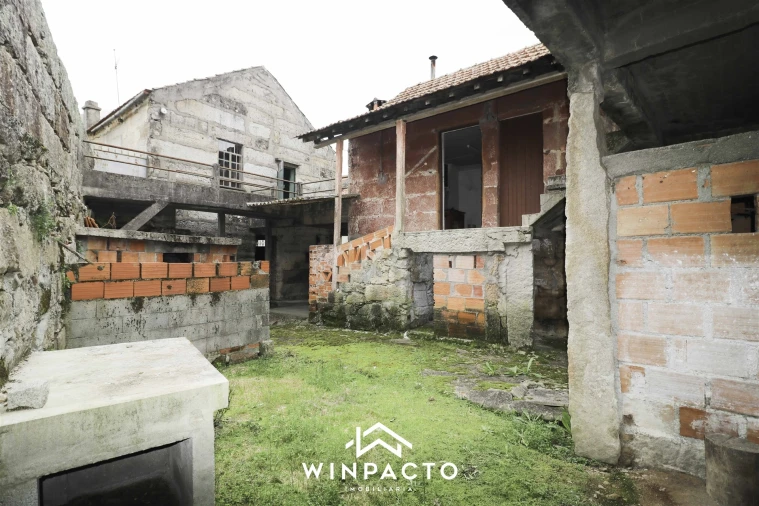 Moradia T4 para Venda em Senhorim Foto 13