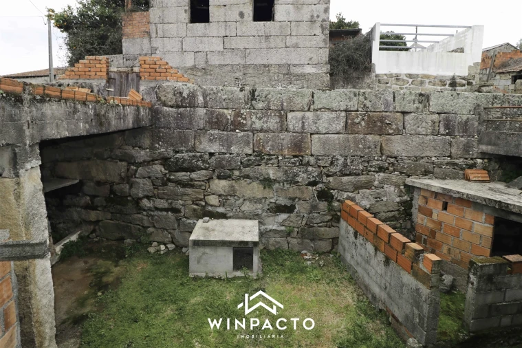 Moradia T4 para Venda em Senhorim Foto 14