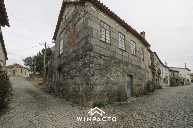 Moradia T4 para Venda em Senhorim Foto 1