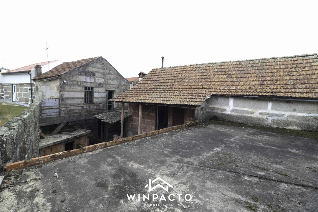 Moradia T4 para Venda em Senhorim Foto 16