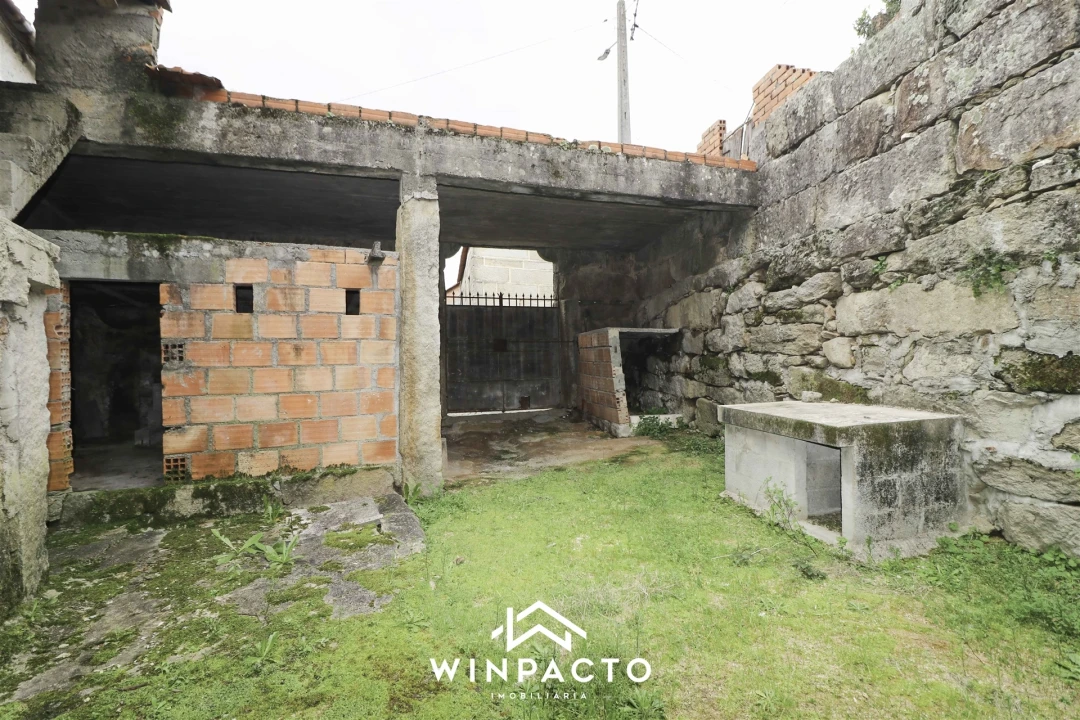 Moradia T4 para Venda em Senhorim Foto 9