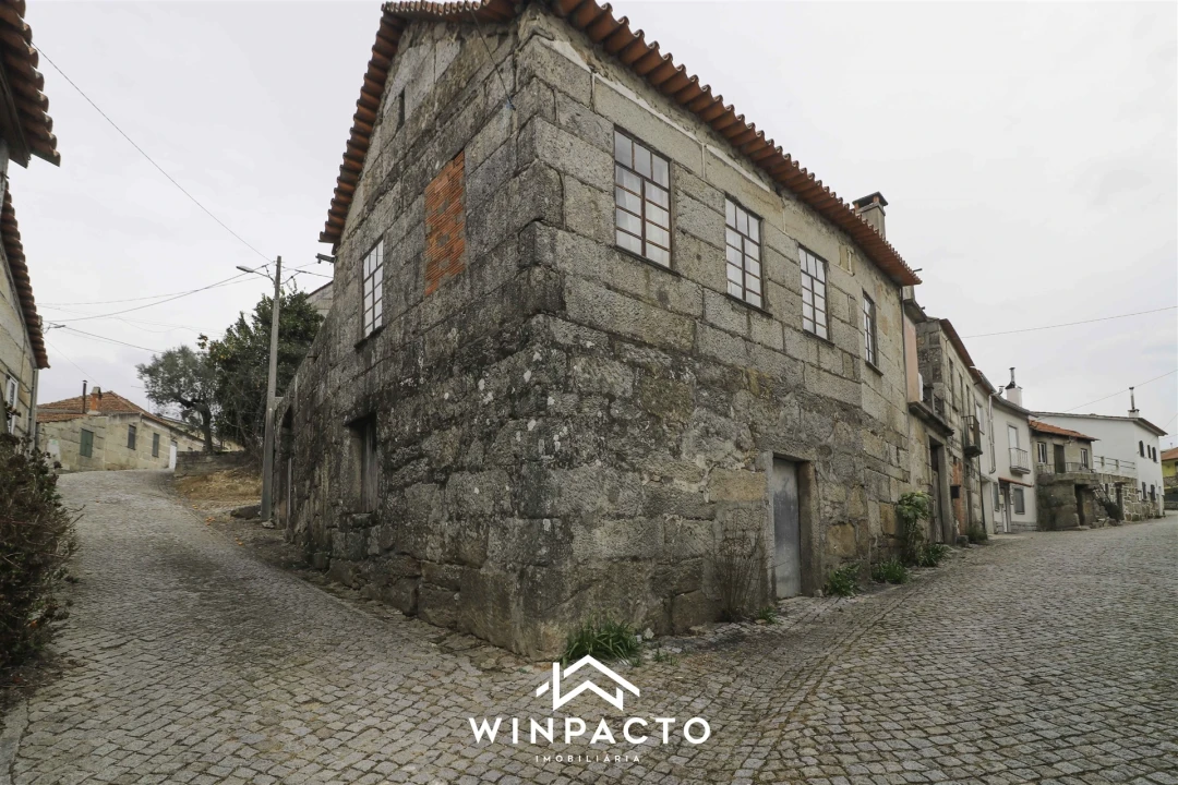 Moradia T4 para Venda em Senhorim Foto 1