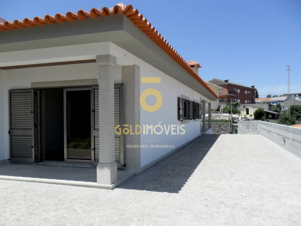 Moradia T3 para Venda em Duas Igrejas Foto 2