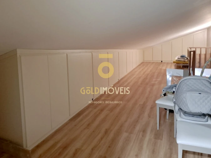 Moradia T3 para Venda em Duas Igrejas Foto 26