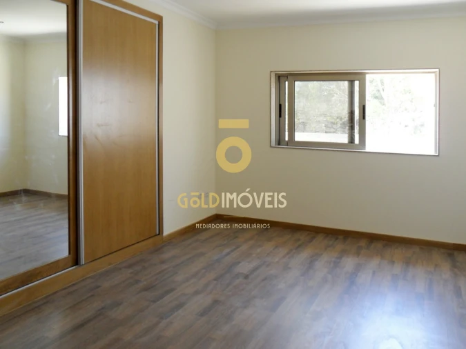 Moradia T3 para Venda em Duas Igrejas Foto 13