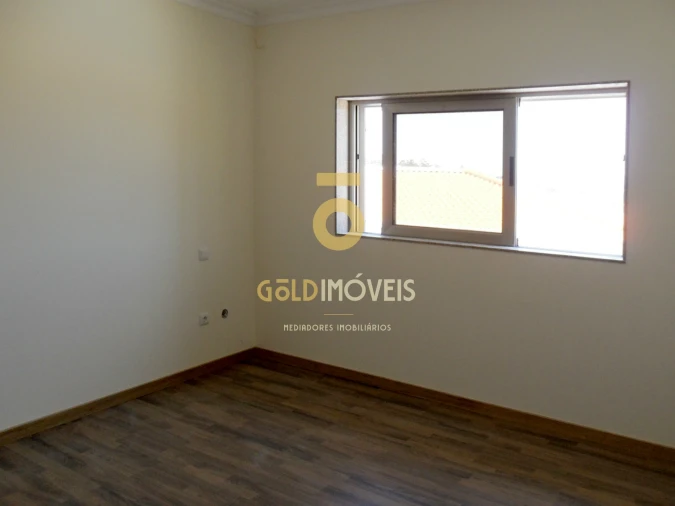 Moradia T3 para Venda em Duas Igrejas Foto 16