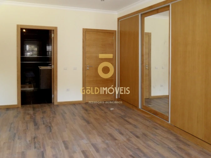 Moradia T3 para Venda em Duas Igrejas Foto 14