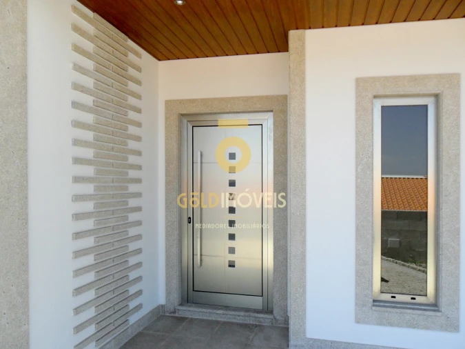 Moradia T3 para Venda em Duas Igrejas Foto 4