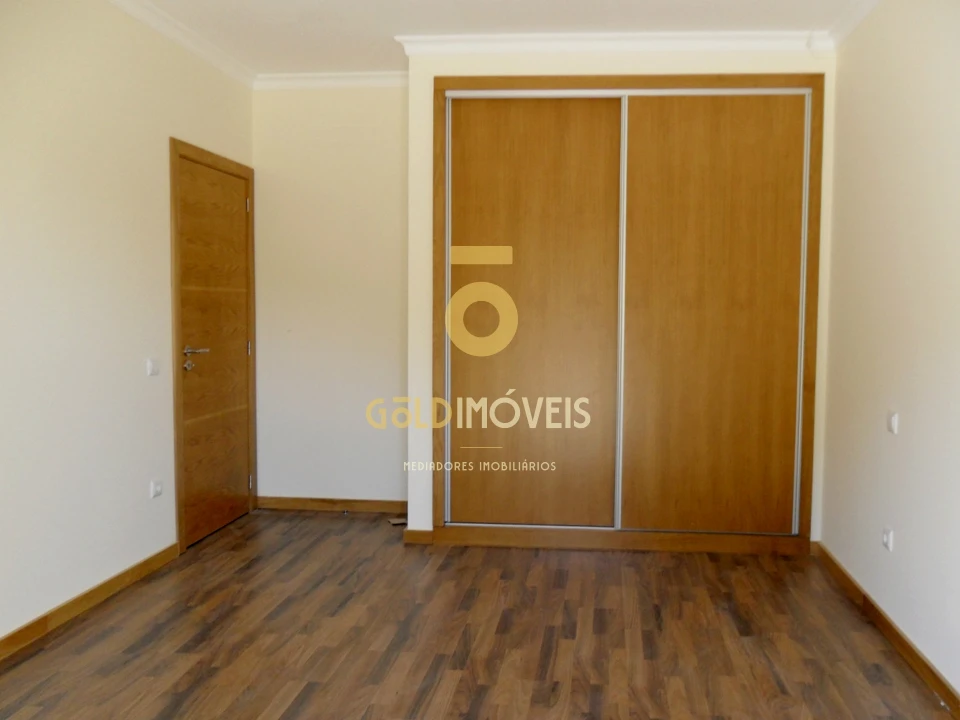 Moradia T3 para Venda em Duas Igrejas Foto 11