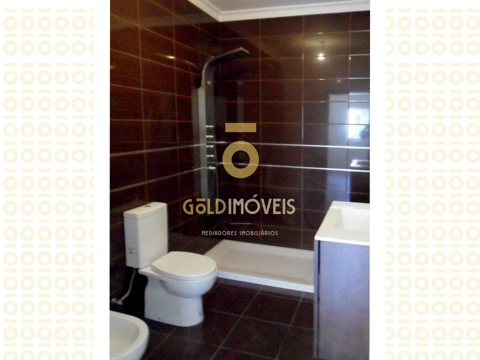 Moradia T3 para Venda em Duas Igrejas Foto 15