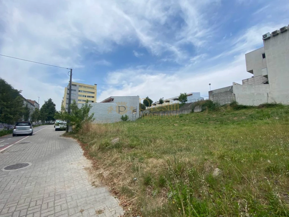 Terreno para Venda em Mesão Frio Foto 1