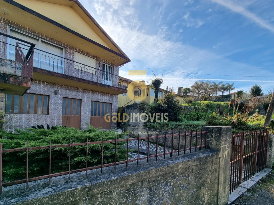 Moradia T5 para Venda em Milheiros de Poiares Foto 4