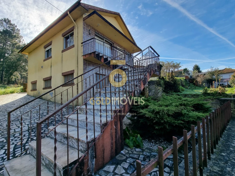 Moradia T5 para Venda em Milheiros de Poiares Foto 3