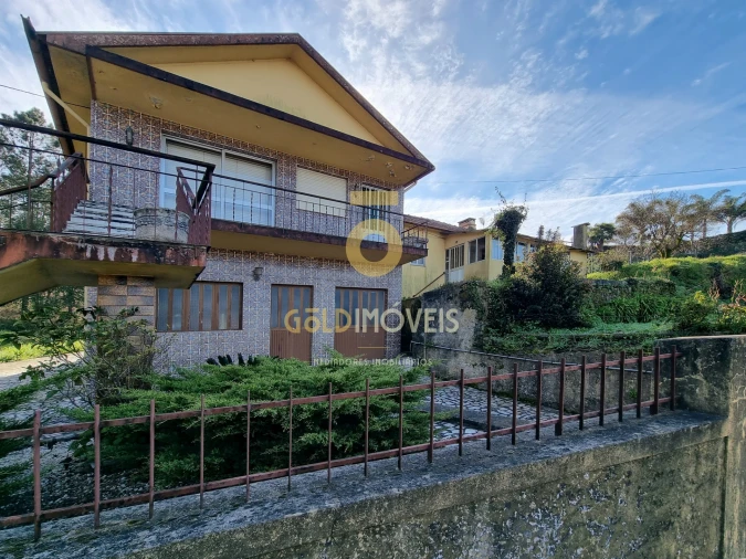 Moradia T5 para Venda em Milheiros de Poiares