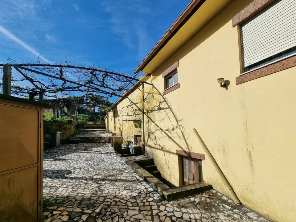 Moradia T5 para Venda em Milheiros de Poiares Foto 11