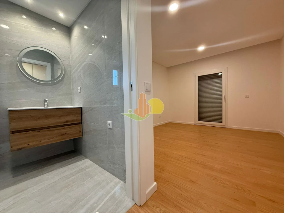 Apartamento T3 para Venda em Tavarede Foto 24