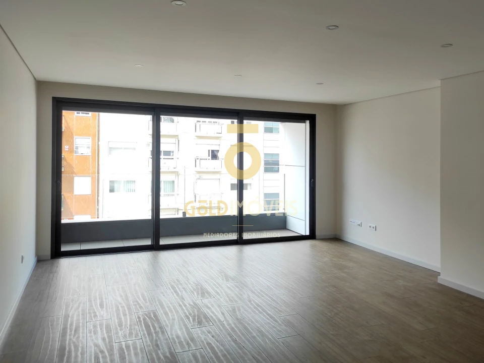 Apartamento T3 para Venda em Cedofeita, Santo Ildefonso, Sé, Miragaia, São Nicolau e Vitória Foto 1