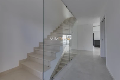 Moradia T4 para Venda em Mexilhoeira Grande