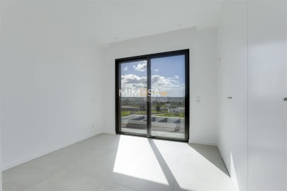 Moradia T4 para Venda em Mexilhoeira Grande