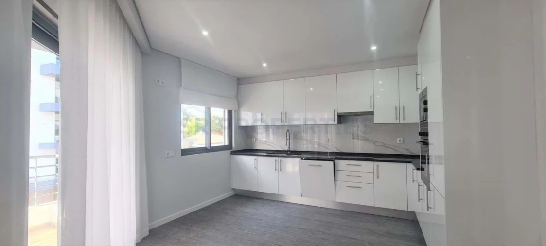 Apartamento T3 para Venda em Olhão Foto 6