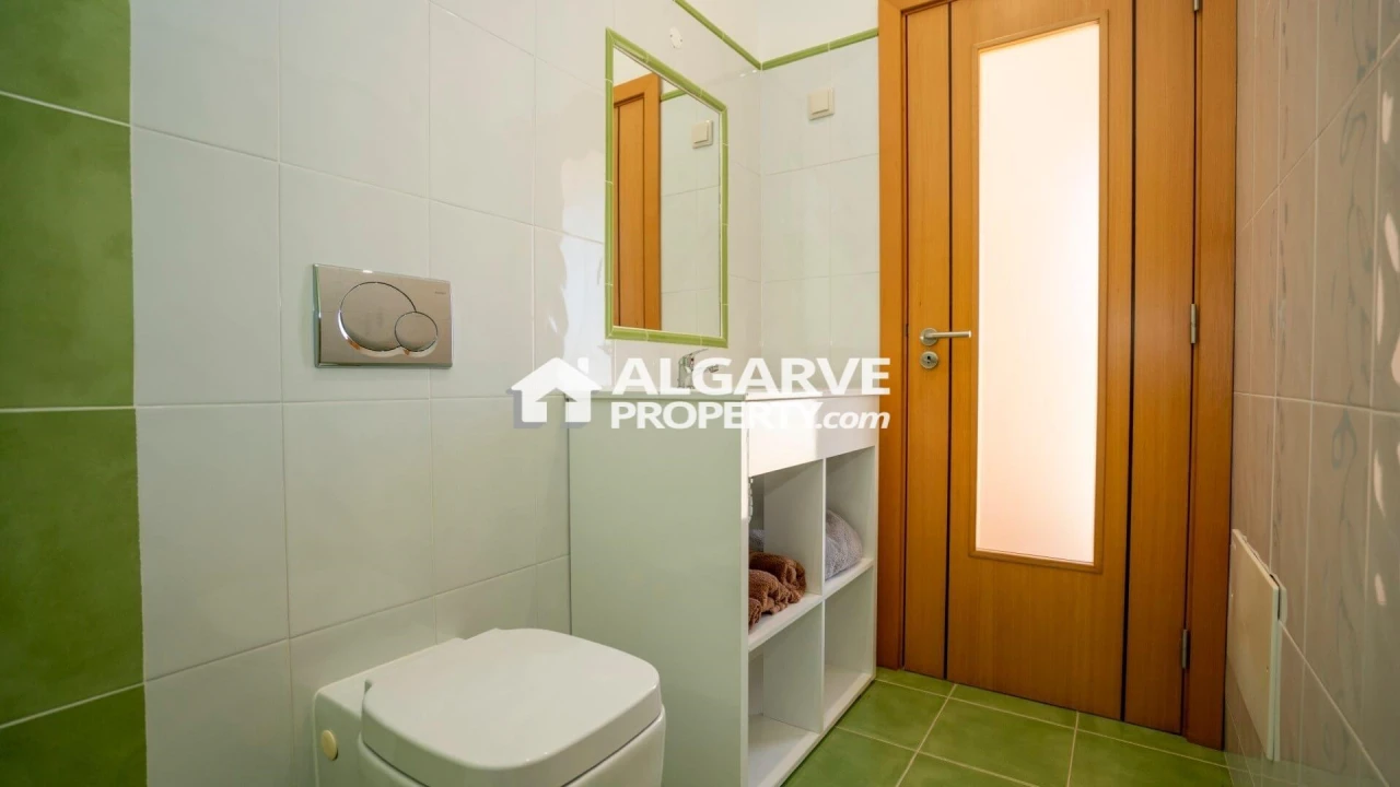 Apartamento T4 para Venda em Quelfes Foto 34