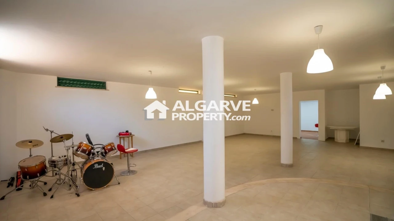 Apartamento T4 para Venda em Quelfes Foto 16