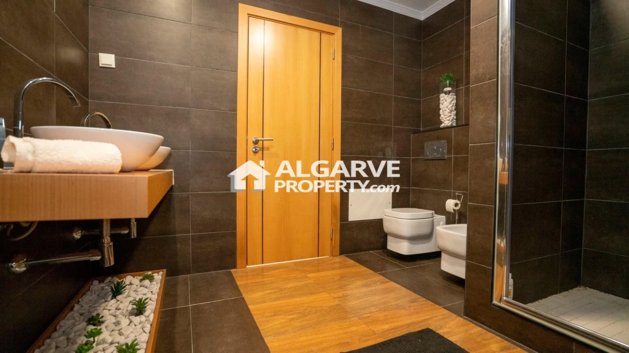 Apartamento T4 para Venda em Quelfes Foto 11