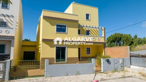 Apartamento T4 para Venda em Quelfes