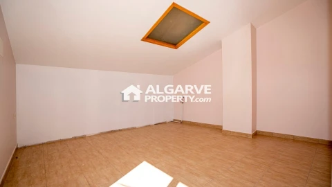 Apartamento T4 para Venda em Quelfes