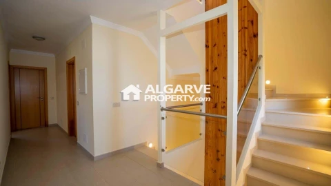 Apartamento T4 para Venda em Quelfes
