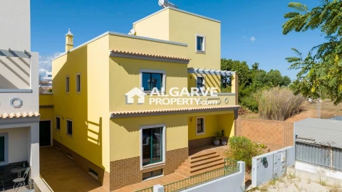 Apartamento T4 para Venda em Quelfes