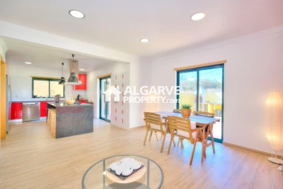 Apartamento T4 para Venda em Quelfes