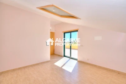 Apartamento T4 para Venda em Quelfes