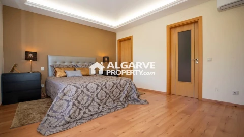 Apartamento T4 para Venda em Quelfes