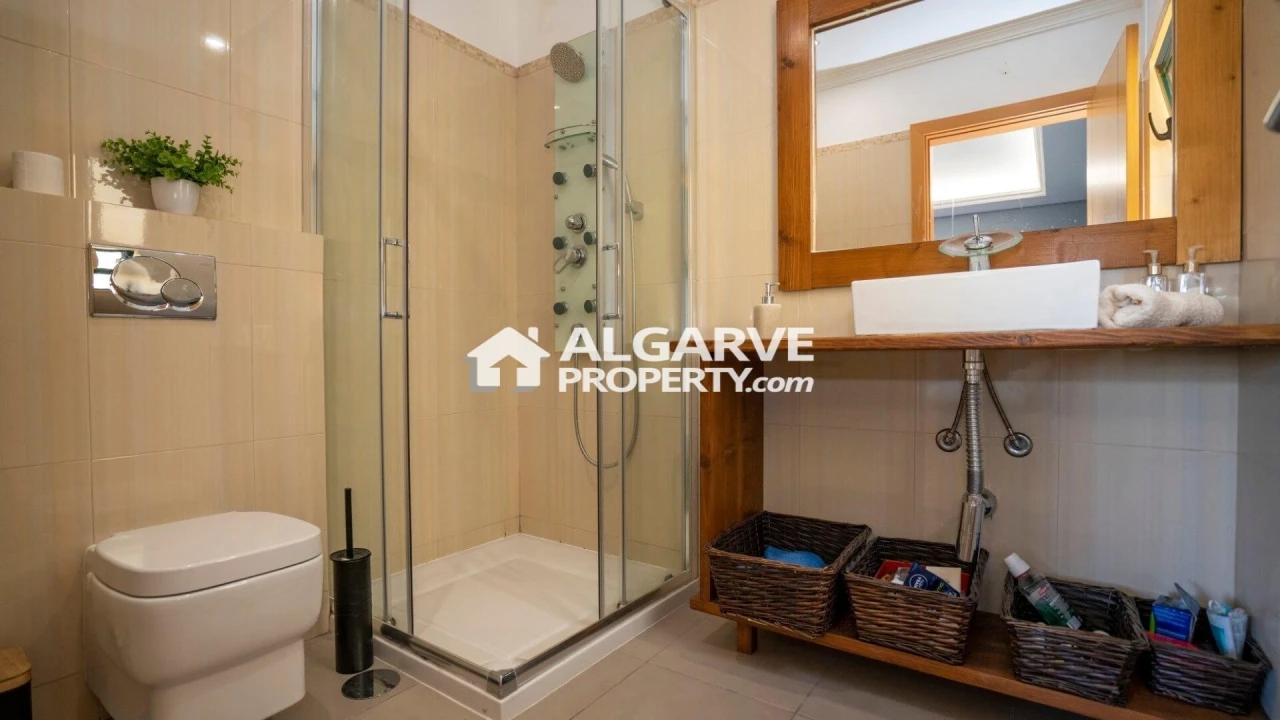Apartamento T4 para Venda em Quelfes Foto 30