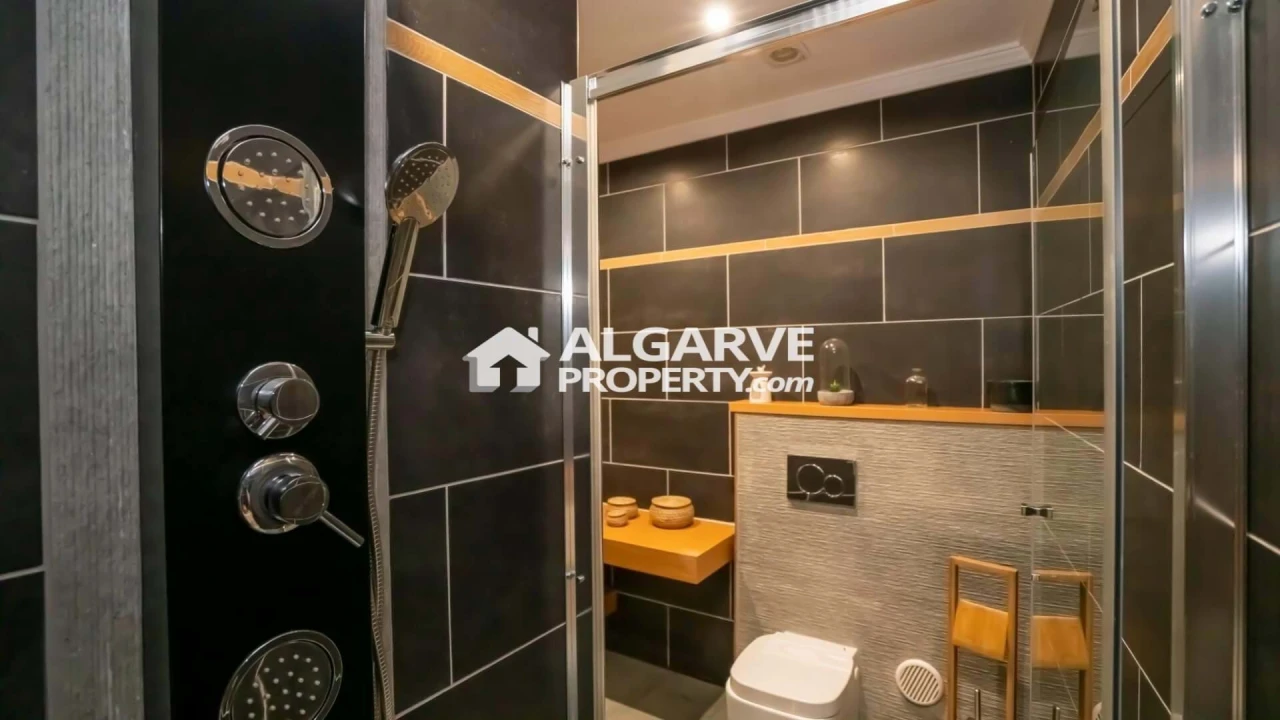 Apartamento T4 para Venda em Quelfes Foto 10
