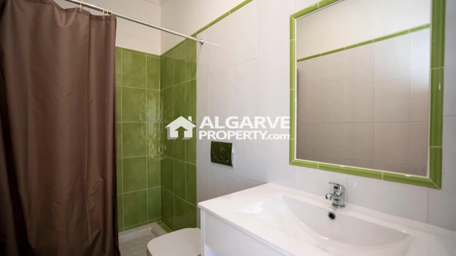 Apartamento T4 para Venda em Quelfes Foto 35
