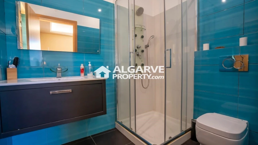 Apartamento T4 para Venda em Quelfes Foto 27