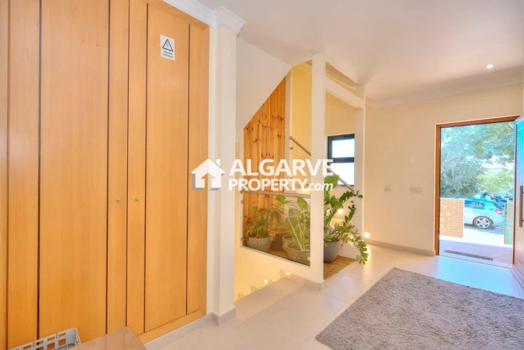 Apartamento T4 para Venda em Quelfes Foto 7