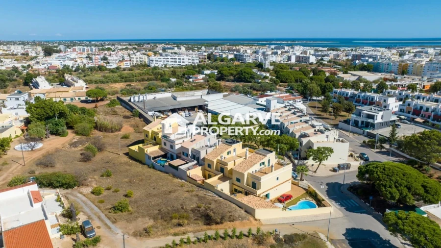 Apartamento T4 para Venda em Quelfes Foto 40