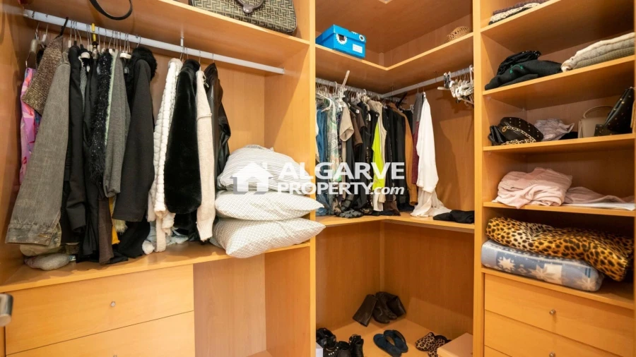 Apartamento T4 para Venda em Quelfes Foto 24