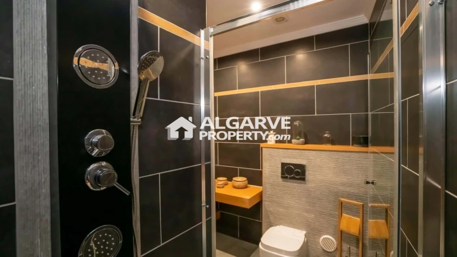 Apartamento T4 para Venda em Quelfes Foto 10